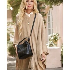 VEGAN /AOTA BUCKET/CROSSOVER BAG BNWT